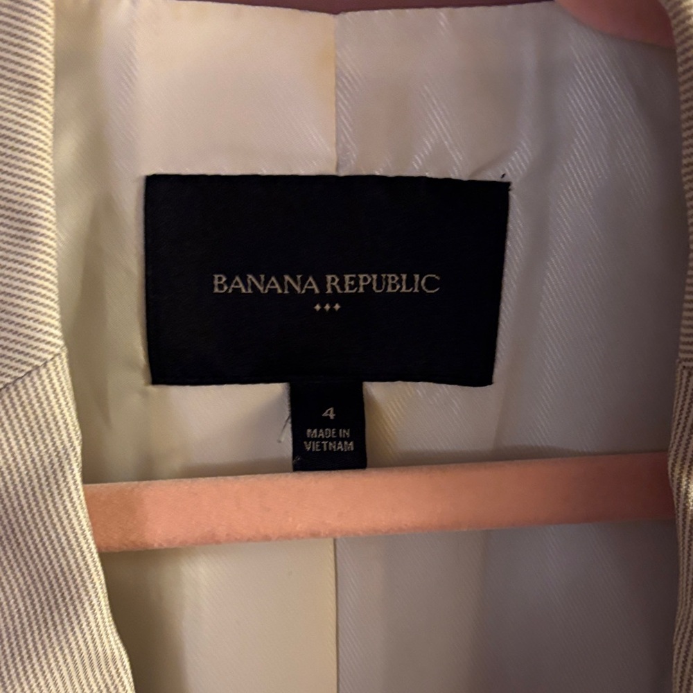 Banana Republic Light Tan Blazer - Picture 2 of 3
